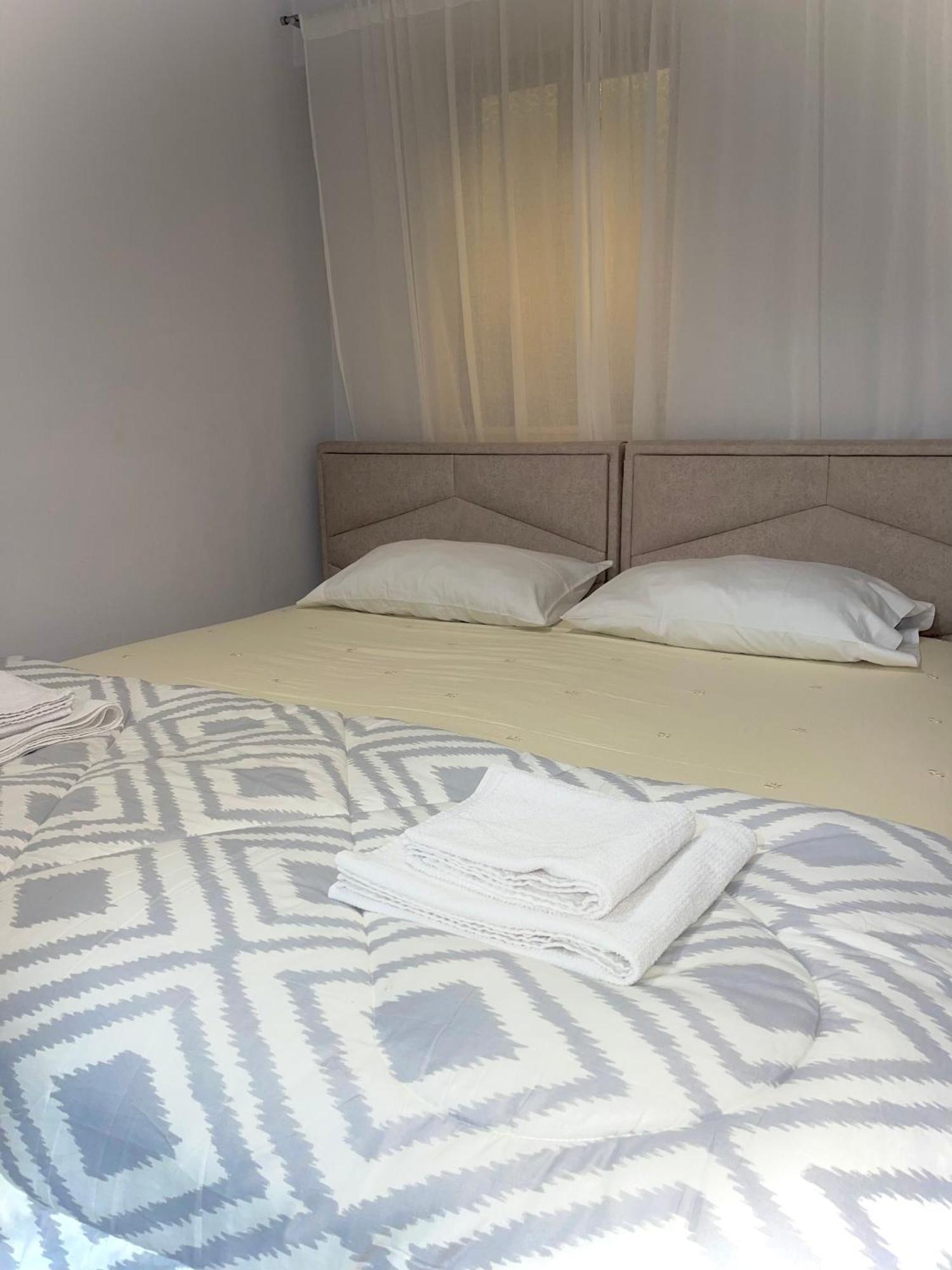 Citynest Apartments, 3-Minute Walk From The Skanderbeg Square Tirana Kültér fotó